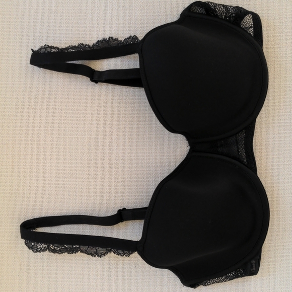 Chantelle Intimates & Sleepwear Chantelle 34d Black Bra Poshmark